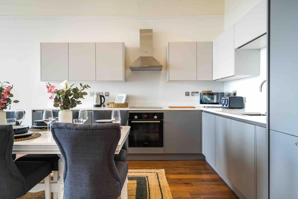 Beautiful Beach Side Apartment Torquay Bagian luar foto