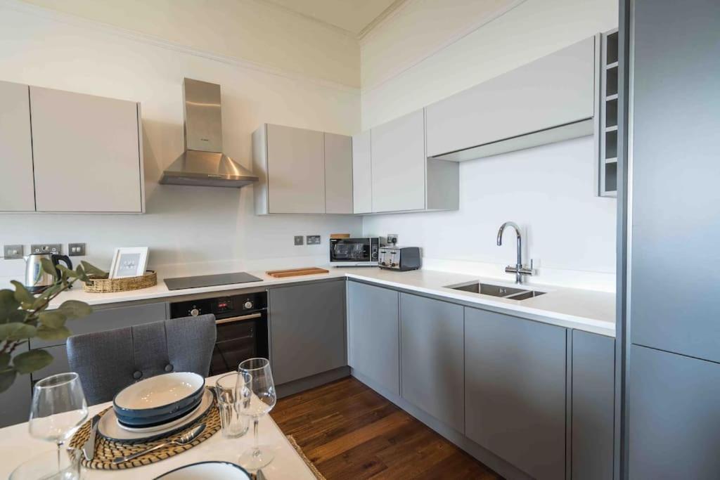 Beautiful Beach Side Apartment Torquay Bagian luar foto
